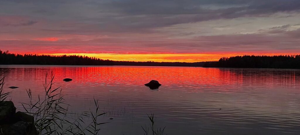 Auringonlasku Iso-Säynätjärvi, Joutsa, Tampinmylly. 