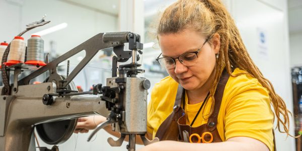2024Kyläsuutari_Hanna_Olohuonetuotanto_Johannes-Myllymäki (12)