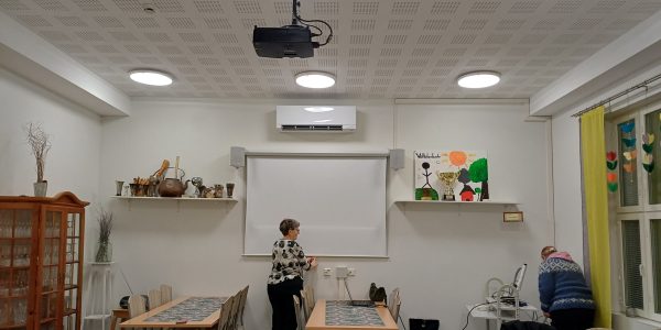 Valkolan ilmalämpöpumppu kahviossa