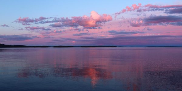 Kuvassa järvimaisema.